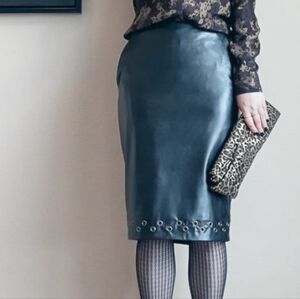 💕Carine Roitfeld Uniqlo Grommet Vegan Leather Skirt 4